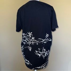 Voyage Craft Flow Pocket T-Shirt Size L Floral Tee Mens Black Tropical